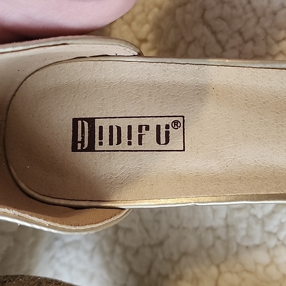 Shoes - Picture 4 of 6